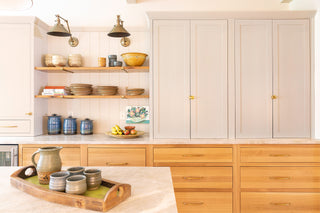 Open Concept Shelving vs. Closed Cabinetry: Finding Your Style